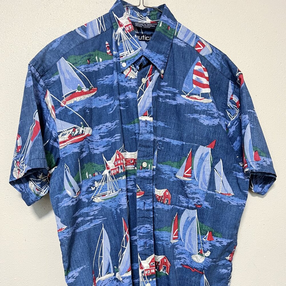 Men's Nautica shirt, sailing theme, cotton fabric, great condition, size: M